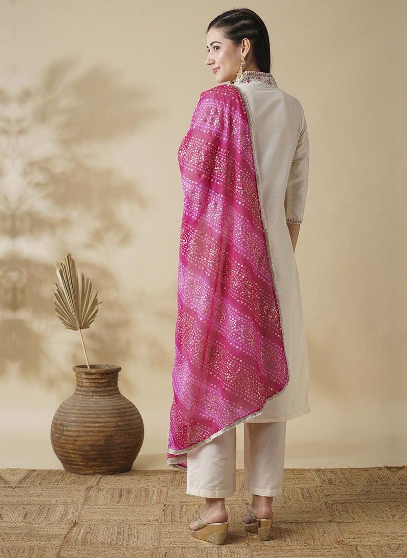 جلو باص طقم كورتا نسائي مطرز بياقة على شكل  مع بنطلون ودوباتا بانداني للمناسبات - Image 4